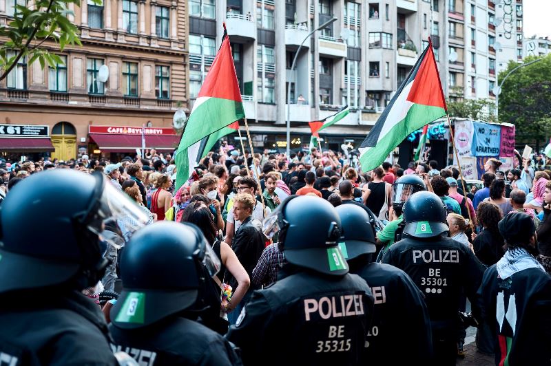 Berlin Police Crack Down on Violent Pride Rally for Palestine Berlin Police Crack Down on Violent Pride Rally for Palestine